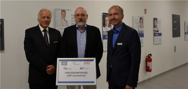 Walter Plassmann, KV-Chef in Hamburg, Dr. Dirk Heinrich, VV Vorsitzender KV Hamburg, und Dr. Dirk Janssen, BKK-LV-Nordwest stellen das Projekt vor. 