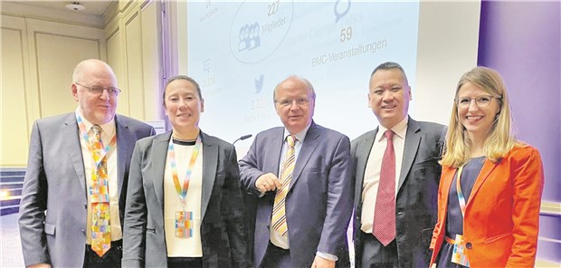 Was Deutschland vom kleinen Singapur lernen kann „Wandel mobilisieren“ (v.l.n.r.): BKK-Chef Franz Knieps, Dr. Elisabeth Fowler (USA), Prof. Volker Amelung, Dr. Jason Cheah und Dr. Patricia Ex (BMC).
