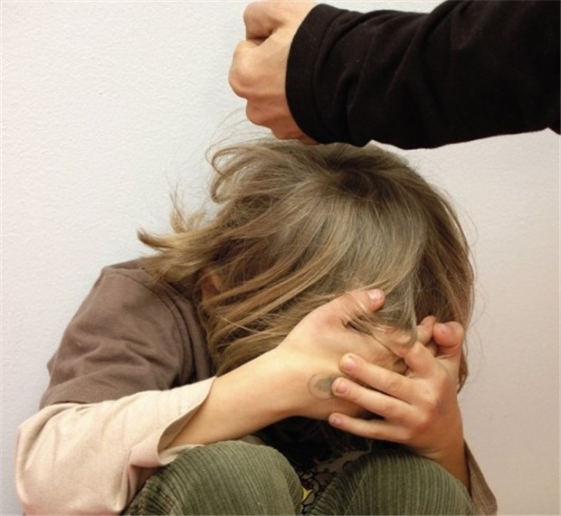 Ärzte bewegen sich auf dem schmalen Grat zwischen Schweigepflicht und Kindeswohl Wann dürfen, wann müssen Ärzte ihre Schweigepflicht brechen und den Verdacht auf Kindesmisshandlung den Behörden melden?
