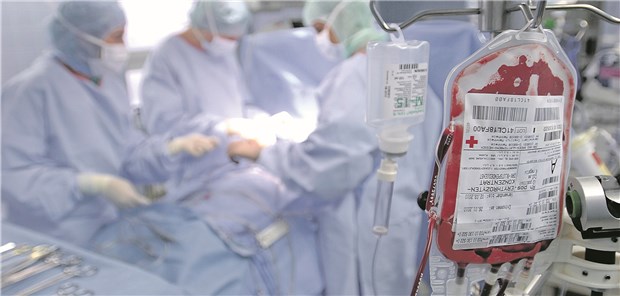 Weltmeister im Verbrauch von Blutkonserven Wann ist eine Transfusion während einer Op wirklich nötig? Den vergleichsweise hohen Verbrauch an Blutkonserven in Deutschland hinterfragt der aktuelle Barmer Krankenhausreport.