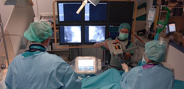Kathetereingriff bei stabiler KHK - Debatte fast entschieden Wann stechen Herzkatheter und Stent eine Arzneitherapie?