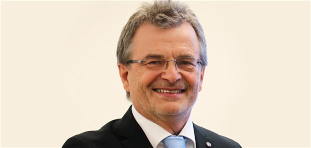 DRV Nord: Ruhestand für Gregor Usdrowski - Seher Biber kommt War 34 Jahre lang im Rehazentrum im Naturpark Aukrug tätig: Dr. Gregor Usdrowski.
