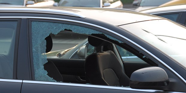 Stadt haftet für Schäden am Auto War ein großer Stein: Wenn Kinder eines städtischen Horts den Schaden angerichtet haben, muss die Stadt zahlen.