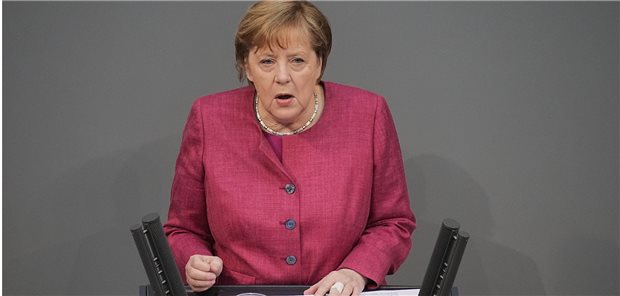 Merkel: Dürfen Hilferufe der Intensivmediziner nicht überhören Warb im Bundestag um Unterstützung für die Bundes-Notbremse: Bundeskanzlerin Angela Merkel (CDU).