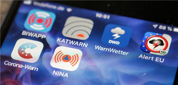 Warn-Apps sind in den vergangenen Jahren einige entwickelt worden. Die Notfall-App „KATWARN“ hat sich laut Landesgesundheitsministerium zumindest in Brandenburg gut bewährt. 