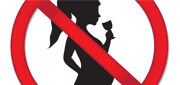 Fetale Störungen durch Alkohol – die unterschätzte Gefahr Warnhinweise auf Alkoholika für Schwangere werden leicht übersehen. Während der Schwangerschaft sind daher auch Ärzte in der Aufklärung gefragt. Amelie / Stock.Adobe.com