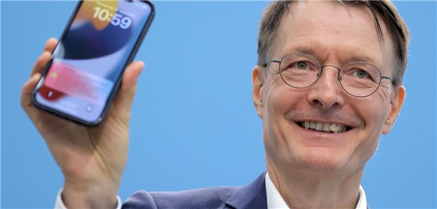 Lauterbach-Pressekonferenz startet mit Probealarm Warnsignal erfolgreich empfangen – wenn auch leicht verzögert: Bundesgesundheitsminister Karl Lauterbach (SPD) am Donnerstag bei einer Pressekonferenz in seinem Ministerium.