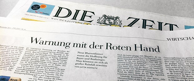 Todesfälle und Pradaxa: "Bedauerliche Medienberichte" "Warnung mit der Roten Hand" - dieser Artikel in der "Zeit" brachte Dabigatran in die Schlagzeilen der Tagespresse.