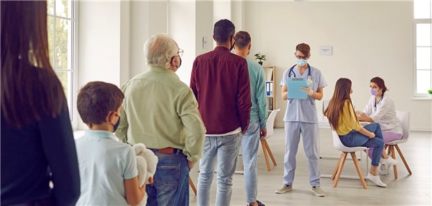 Warten auf die Corona-Impfung: Die Pandemie hat großes Interesse für Impfschutz geweckt. (Symbolbild)