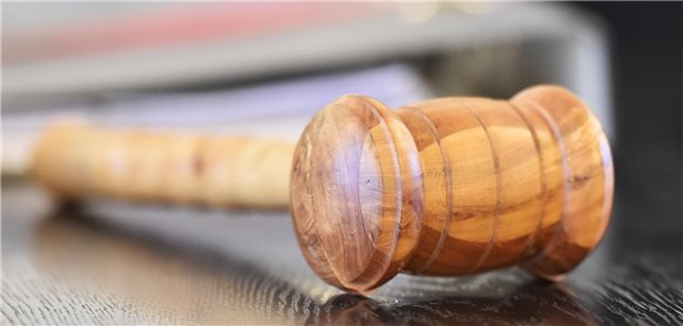 Patientenrechte: Die Krux mit der Beweislastverteilung Das Foto zeigt einen Richterhammer (Symbolbild).