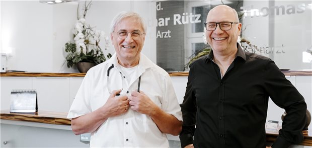 Warum sollen Forschungsdaten kostenfrei sein? Die Kölner Hausärzte Dr. Lothar Rütz (links) und Dr. Stefan Streit meinen, dass Patienten, Ärzte und das Versorgungssystem an der Datenökonomie, die gerade im Aufbau ist, auch finanziell beteiligt werden sollten.
