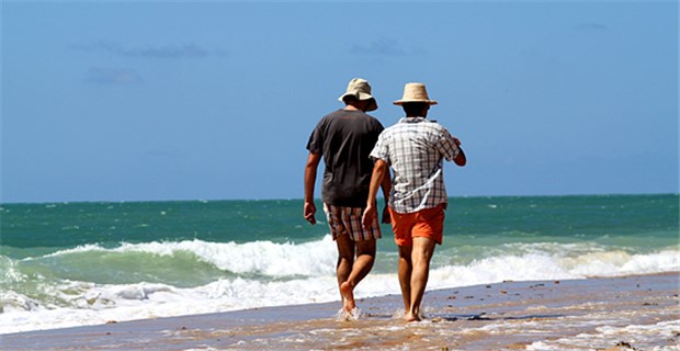 Kleiderordnung ist keine Reise-Beeinträchtigung Was am Strand erlaubt ist, ist im Speisesaal noch lange nicht erlaubt.