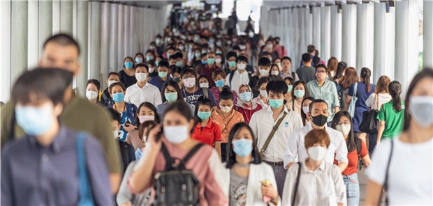 Was in vielen asiatischen Ländern schon lange Standard ist, könnte laut Dr. Anthony Fauci auch bei uns zum „new normal“ gehören: das Tragen von Masken.