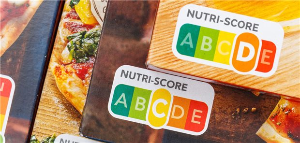 TK-Ernährungsstudie: Lebensmittelampel Nutri-Score wird beim Einkauf kaum beachtet Was isst Deutschland? Eine aktuelle Studie der TK zeigt: Zu den häufigsten verzehrten Lebensmitteln gehören Brot und Brötchen, gefolgt von frischem Obst und Gemüse sowie Milchprodukten.