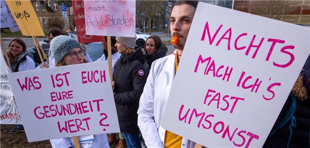 Eintägiger Warnstreik der Ärzte an Unikliniken Was ist Euch Eure Gesundheit wert?, fragen Ärzte der Universitätsmedizin Rostock beim Streik.