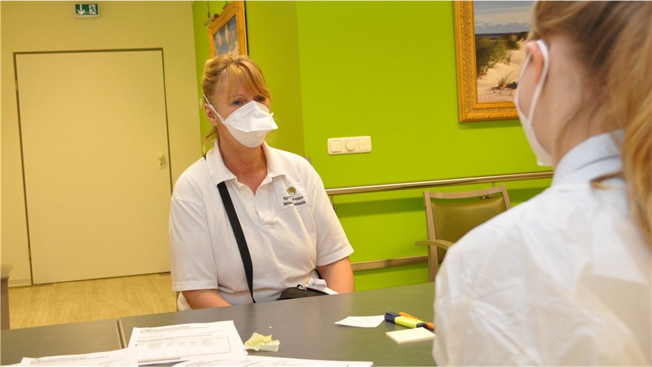 Was ist bei Allergie und Asthma? Auch Pflegeheimmitarbeiter wie Sylvia Lehmann (...