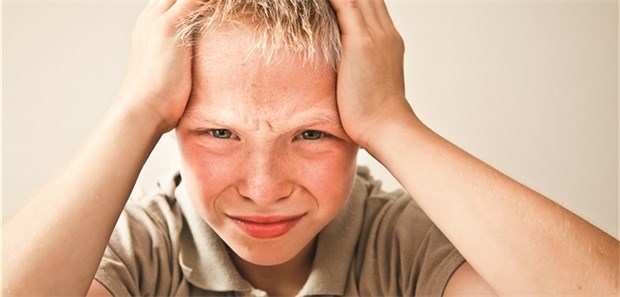 Schulkind mit Kopfweh – So einfach kann die Lösung sein Was löst das Kopfweh aus? Ein Kopfschmerztagebuch hilft, bei Kindern die Triggerfaktoren zu erkennen.