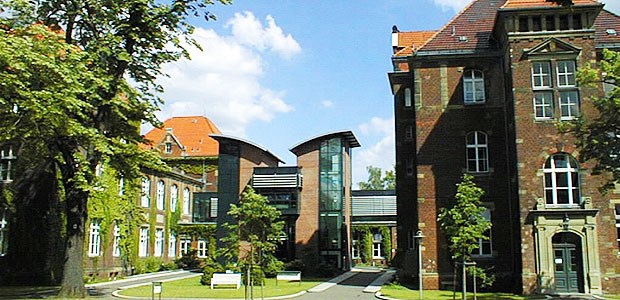 DRK-Klinik im Visier der Staatsanwaltschaft Was sich hinter der Fassade des Berliner DRK-Klinikums Westend bei der Behandlung von Hochrisiko-Schwangeren abgespielt hat, ermittelt jetzt die Staatsanwaltschaft.