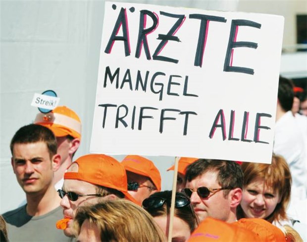 "In zwölf Jahren fehlen 1000 Hausärzte" Was tun, wenn der Arzt fort ist, warnen Mediziner, hier bei einer Demonstration in Berlin.