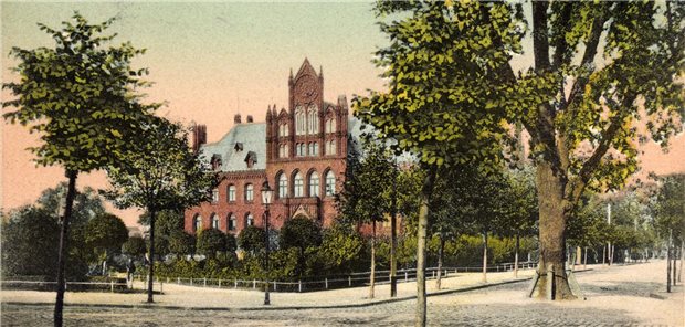 Michael Jacob: Brandenburgs Krankenhäusern droht das „Gespenst der Insolvenz“ Rathenow im Havelland, Straßenpartie mit Blick auf das Krankenhaus (Postkarte von 1935)