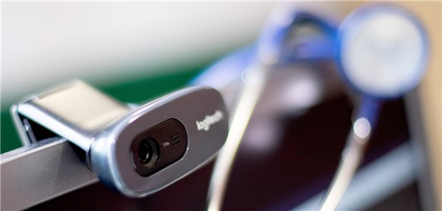 Webcam und Stethoskop: Die Videosprechstunde im kassenärztlichen Bereitschaftsdienst in Thüringen haben bis Ende Februar gut 1.000 Patienten genutzt.