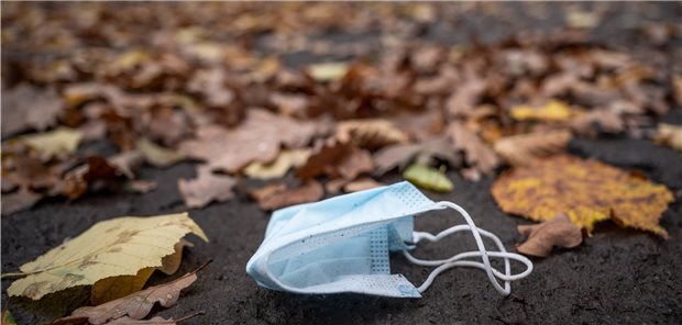 Maskenpflicht fällt an der Saar vielerorts – das gefällt nicht jedem Weg mit der Maske: Im Saarland fällt die Pflicht für Geimpfte, Genesene und Gesteste – auch in Innenräumen. Allerdings: Wer soll das alles kontrollieren?