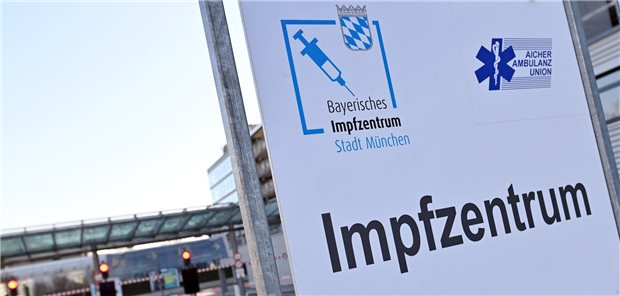Weg von den Impfzentren? Bayerns niedergelasse Ärzte freut es, dass sie bald gegen Corona mitimpfen dürfen.