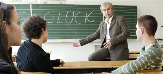Das Glück macht im Südwesten Schule "Wege zum Glück" vermittelt Rektor Ernst Fritz-Schubert seinen Schülern.