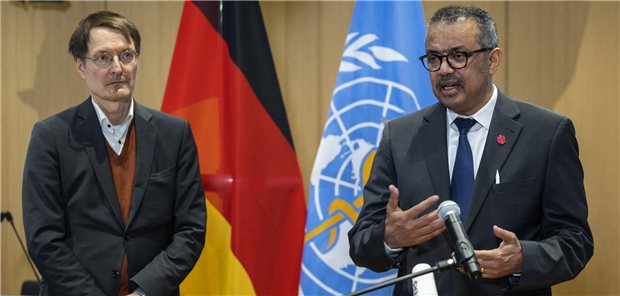 Folge der Finanznot: WHO kündigt möglichen Umzug von Abteilungen nach Berlin an Wegen Trump: Noch-Gesundheitsminister Karl Lauterbach will den „Fußabdruck“ Deutschlands in der Weltgesundheitsorganisation (WHO) vergrößern. WHO-Chef Tedros Ghebreyesus muss sparen und konzentriert Teile seiner Organisation in Berlin.