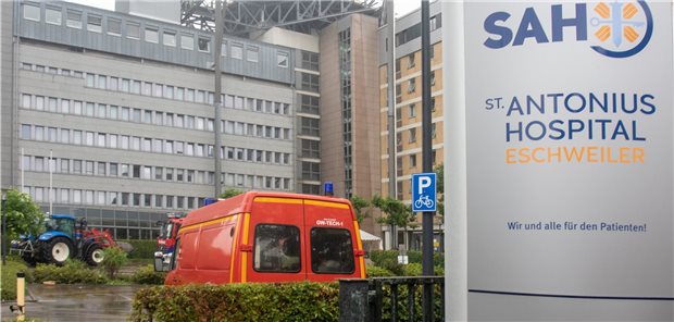 MB-Chefin Johna: Müssen uns besser vor extremen Wetterereignissen schützen Wegen der Hochwassers musste das Krankenhaus in Eschweiler bei Aachen evakuiert werden