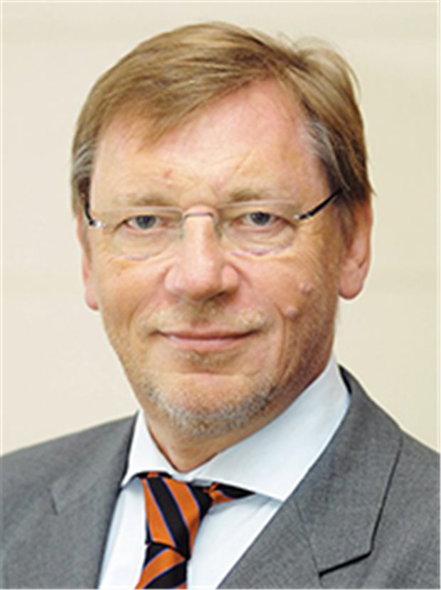 Hausärzteverband sieht sich als zweite Säule der Versorgung Weigeldt: Hausärzte als zentrale Koordinatoren und Schnittstellenmanager.