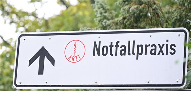 Weil einige Notfallpraxen in Baden-Württemberg zeitweise geschlossen wurden, fragt die SPD im Landtag, ob die KVBW noch ihrem Sicherstellungsauftrag gerecht wird. Für das Landessozialministerium ist die vertragsärztliche Versorgung zu sprechstundenfreien Zeiten „weiterhin gewährleistet“.