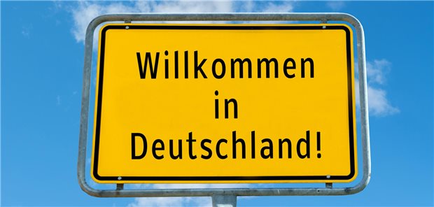 Welcome! Zuwanderung kann ein Mittel gegen den Personalmangel in der Pflege sein.
