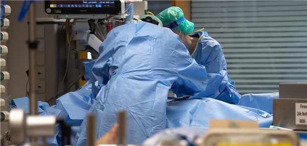 Wen im Ernstfall behandeln, wen nicht? Experten zweifeln am Prinzip der Triage in Pandemiezeiten.