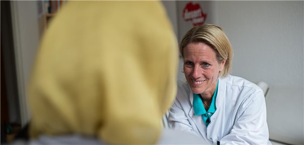 Wenige Jahre nach ihrer Einwanderung fühlen sich Zugewanderte noch gesünder als die deutsche Bevölkerung.