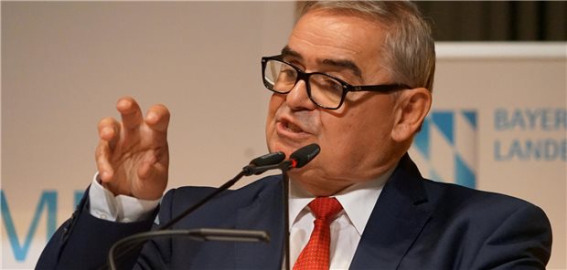 Weniger Gesetze, dafür mehr Vertrauen in die Eigenverantwortung: Dafür plädierte Peter Müller, Richter des Bundesverfassungsgerichts in Karlsruhe und ehemaliger Ministerpräsident sowie Justizminister des Saarlandes beim Bayerischen Ärztinnen- und Ärztetag.