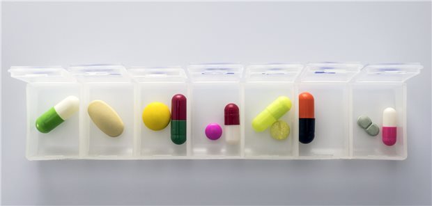 Weniger verschiedene Wirkstoffe zu verschreiben, um etwaige bedrohliche Neben- und Wechselwirkungen zu vermeiden, liegt vielen Hausärzten am Herzen. Das Ziel: Deprescribing.