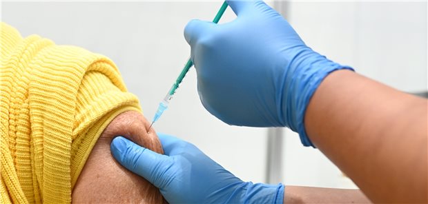 Wenn Ende September die Impfzentren in Nordrhein-Westfalen schließen, werden die Praxen die Impfungen gegen Corona durchführen.