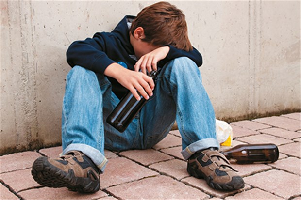 Nicht wegsehen, wenn Kinder trinken! Wenn Jugendliche Alkohol trinken, dann immer extremer, mehr und schneller.