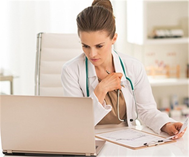 Dürfen Patienten gegoogelt werden? Wenn Mediziner den Blick ins Internet wagen, um sich Infos über ihre Patienten zu beschaffen, suchen sie meist auf Websites, in Blogs, aber auch in sozialen Medien, wie Wiener Forscher herausfanden.