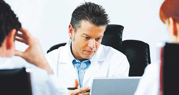 Wenn Paare mit Kinderwunsch in die Praxis kommen, sollten Gynäkologen auch erfragen, wie häufig das Paar Geschlechtsverkehr hat.