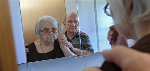 Wenn Pflege Familiensache ist: In Deutschland werden vier von fünf Pflegebedürftige von nahen Angehörigen betreut.