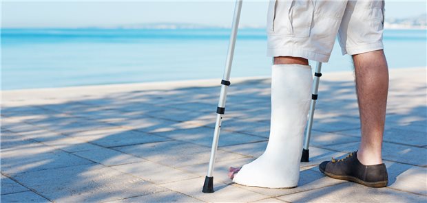 Wenn der Gips wieder abgenommen werden muss, kann die Säge zu Hautschäden führen. Ein türkischer Arzt hat eine Vorrichtung entwickelt, um das zu vermeiden.