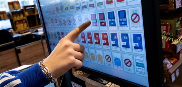 Schockfotos auf Zigarettenschachteln müssen nicht zwingend sichtbar sein Wenn ein Symbol auf einem Automaten an eine Zigarettenpackung erinnert, dann müssen dort auch Schockfotos und Warnhinweise angebracht werden. Das hat der Bundesgerichtshof nun entschieden.