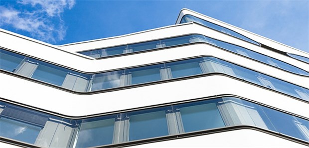 Fenster in Klinik gilt auch als Gefahrenquelle Wenn eine demente Patientin aus dem ungesicherten Fenster des Krankenzimmers stürzt, muss die Klinik haften.