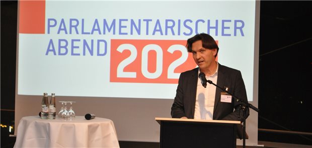Wenn es nach Schleswig-Holsteins Gesundheits-Staatssekretär Dr. Oliver Grundei geht, sollten Ärzte und Ärztinnen ohne Budget arbeiten können.