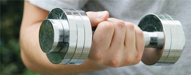 Hochdruckpatienten sollten ruhig auch zu Hanteln greifen Wenn es richtig gemacht wird, senkt Krafttraining den Blutdruck effektiver als Ausdauertraining.