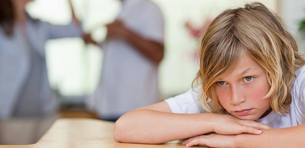 Bei Kindern auf Belastung achten! Wenn zwei sich streiten, leidet der Dritte - das gilt jedenfalls für Eltern und ihre Kinder.