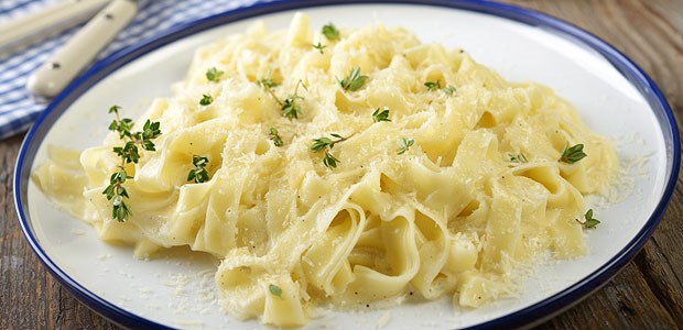 Verkannte Kalorienbomben weit verbreitet Wer "Fettuccini Alfredo" beim Italiener isst, sollte Gedanken an die darin enthaltenen Kalorien vermeiden.
