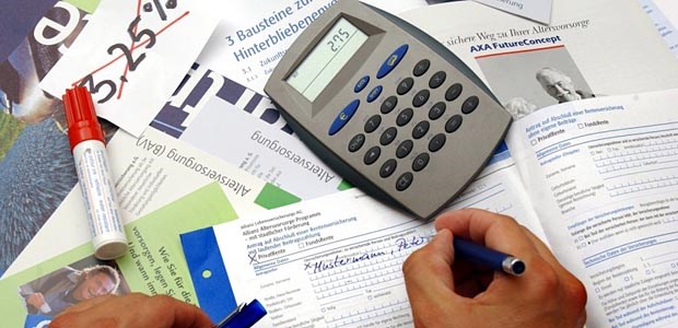 Anbieter reagieren auf Niedrigzinsen Wer bis Mitte 2000 einen Vertrag abgeschlossen hat, dem sind wenigstens vier Prozent Verzinsung sicher.
